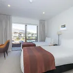 Contemporary Two Level Escape Near Oakridge Resort