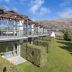 Contemporary Two Level Escape Near Oakridge Resort