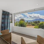 Mountain View Retreat - Wanaka Holiday Home