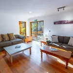 Wanaka Springs Lodge