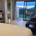 Private Guest Suite In Central Wanaka