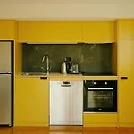 Kowhai Apartment - Private Opposite Golf Course Central Wanaka