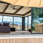 Farrant Drive - Sleeps 8 - Lake & Mountain Views - Modern & Stylish