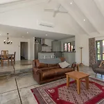 Modern Cottage Charm - Albert Town Near Wanaka