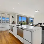 Infinity Views - Modern Wanaka Holiday Home