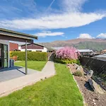 Downtown Wanaka - Wanaka Holiday Home
