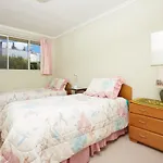 Lakeside Serenity - Wanaka Holiday Home