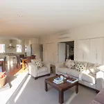 Modern Lake Haven - Wanaka Holiday Home