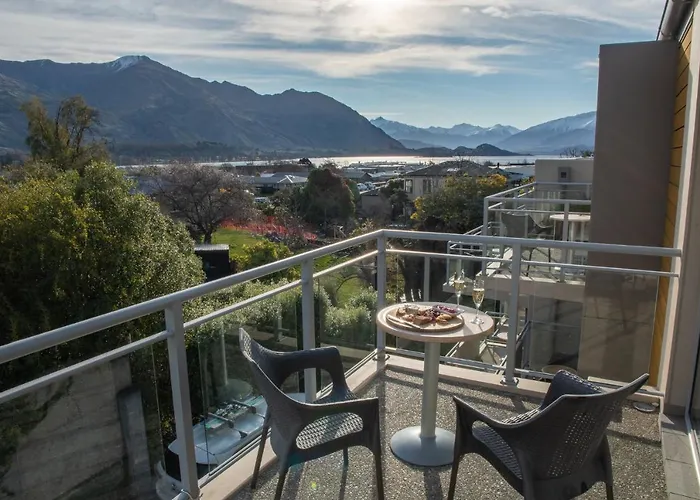 Central Luxury Apartment 205