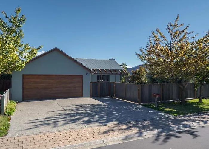 Meadowstone Family Retreat - Wanaka Holiday Home
