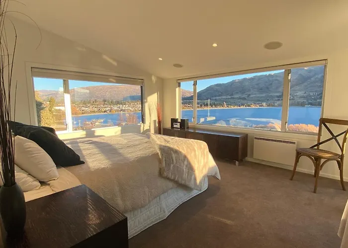 Lakeview Heights Luxury Apartment 2