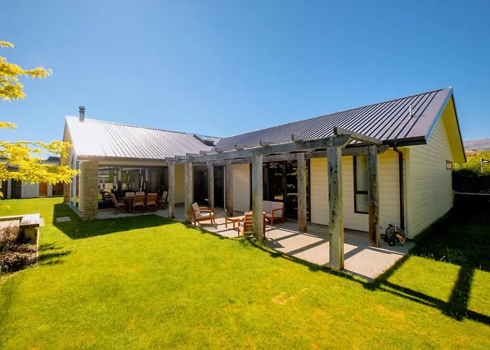 Roys Bay Lodge - Wanaka Holiday Home