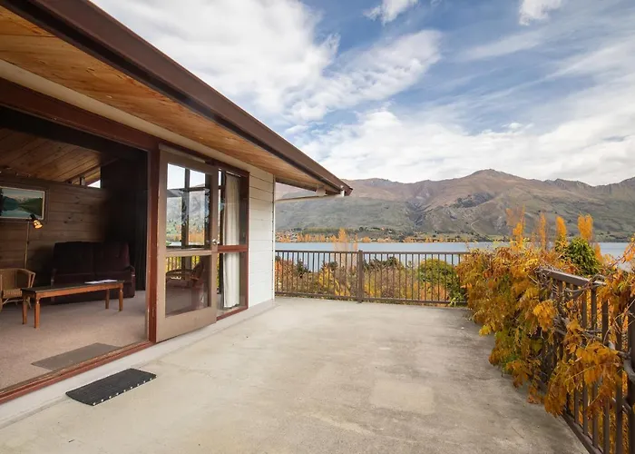 Lakeside Escape - Wanaka Holiday Bach