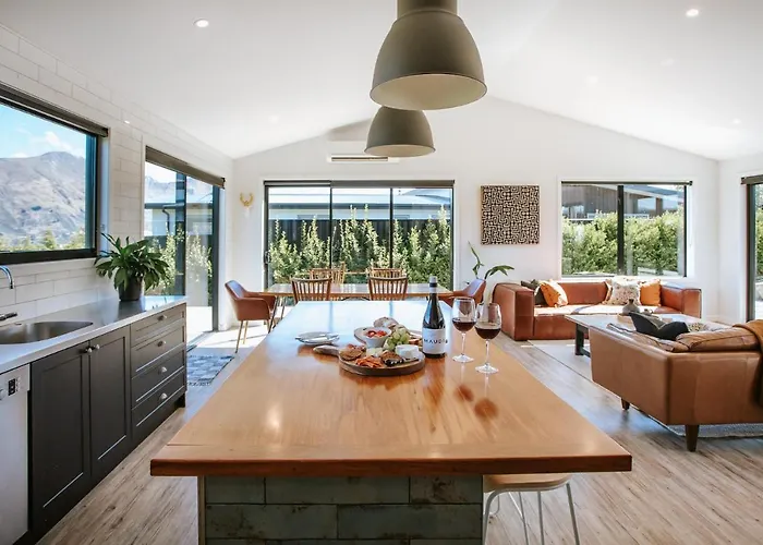 Minaret Ridge - Sleeps 8 - Mountain Views