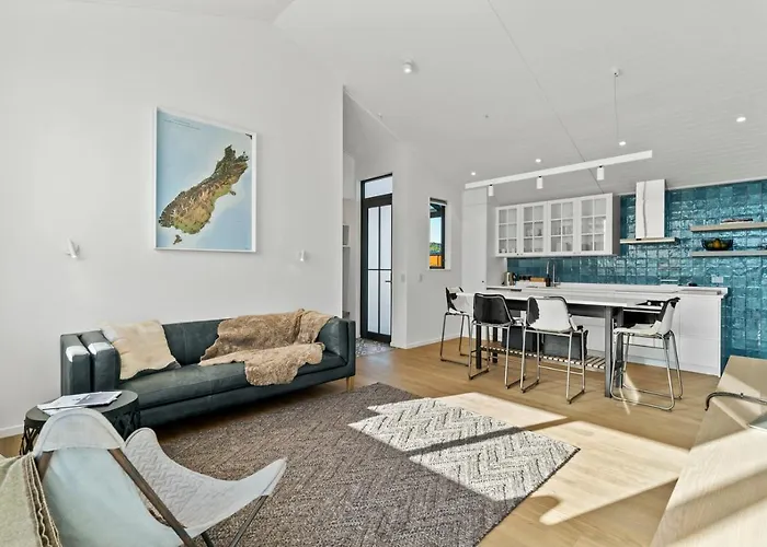 Bull Ridge Escape - Wanaka Holiday Home