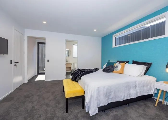 Sapphire Delight - 1 Bedroom Private Room