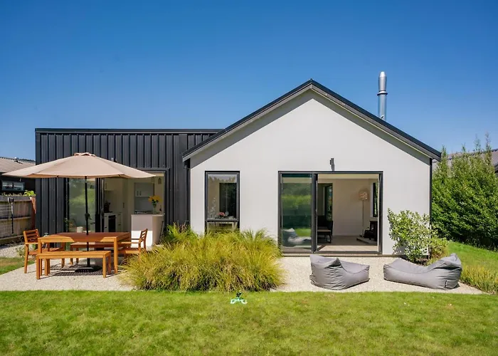 Northlake Hideaway - Wanaka Holiday Home