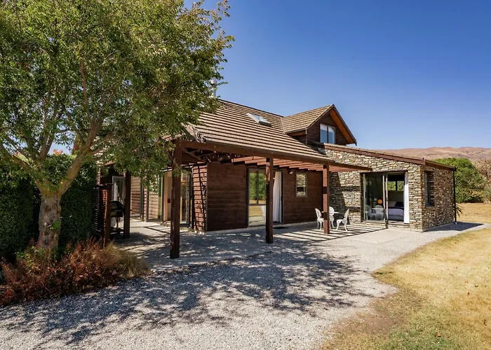Heritage Villa 10 - Wanaka Holiday Home