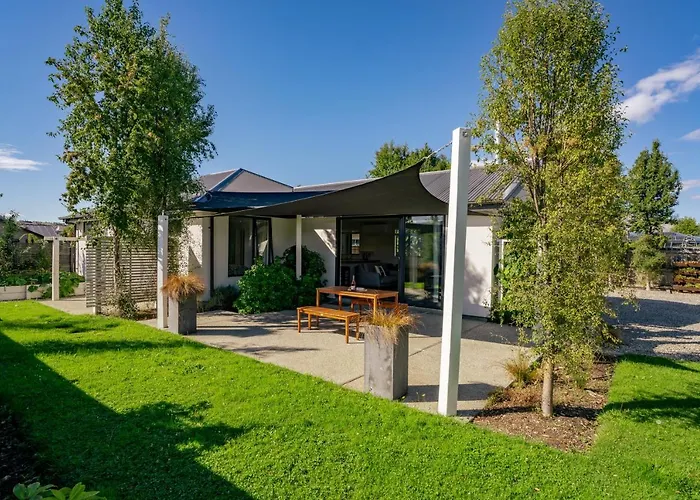 Relax On Snowberry - Wanaka Holiday Home