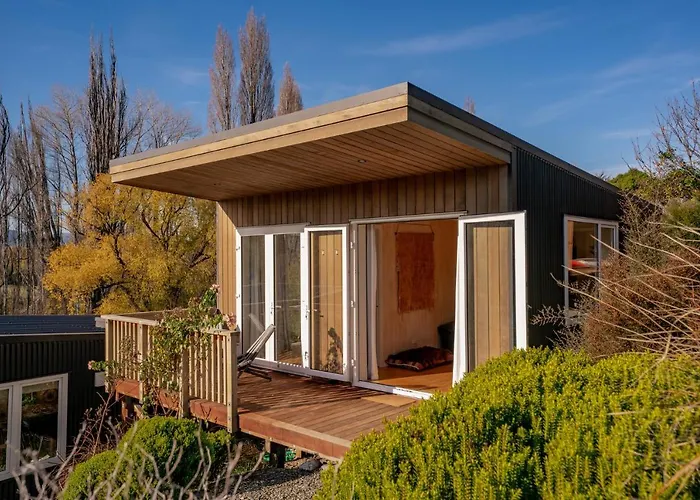 Lagoon Huts - Albert Town Holiday Unit