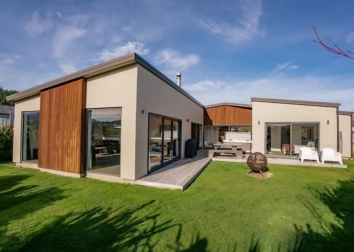 Casa Central - Wanaka Holiday Home
