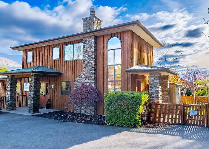 Wanaka Springs Lodge