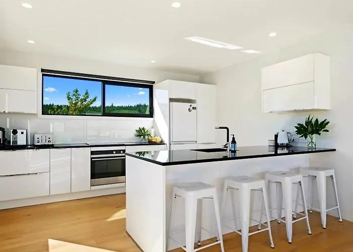 Peninsula Peaks - Wanaka Holiday Home