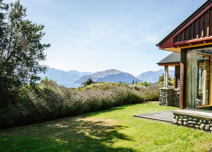 Bullock Creek Chalet - Sleeps 8 - Lake & Mountain Views - Private & Secluded
