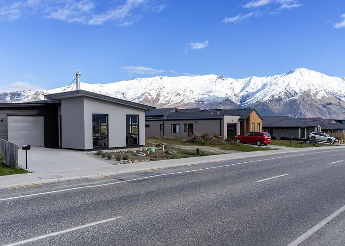 Paradise Point - Wanaka Holiday Home