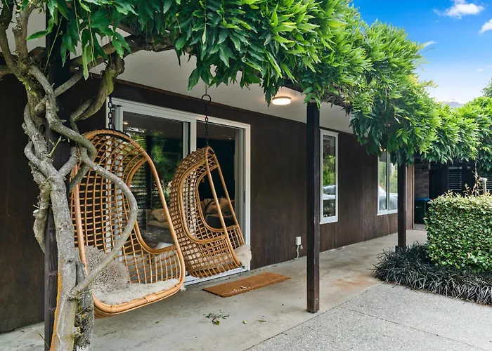 Eely Point Oasis - Wanaka Holiday Home