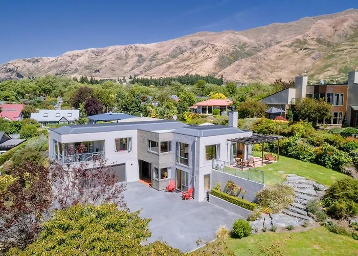 Sargood Splendour - Wanaka Holiday Home
