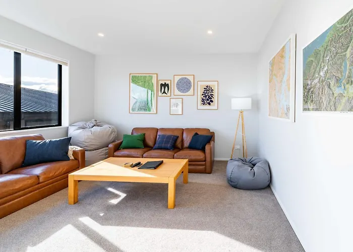 Stylish Panoramic Mountain And Lake Views