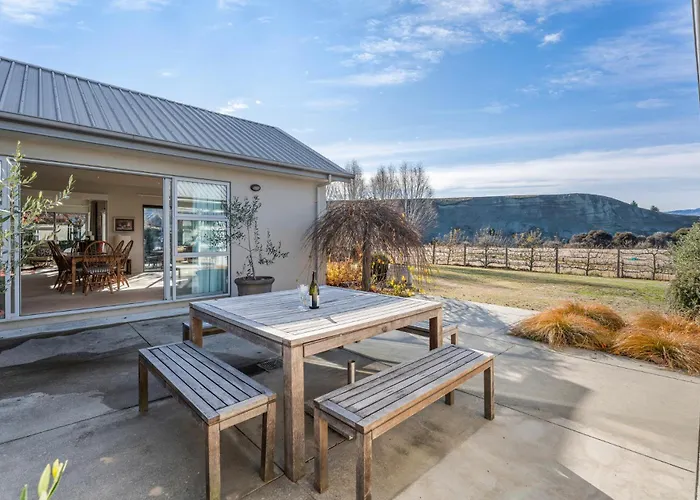 Tranquil On Ribbonwood - Wanaka Holiday Home