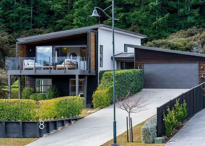 Sticky Forest Lodge