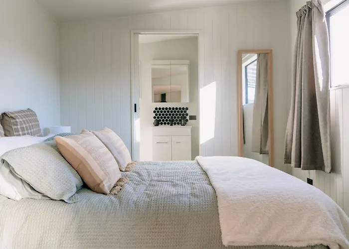 Mountain Cabin - Central, Cosy And Cute With Views