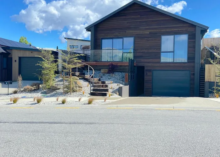 86 On Kirimoko - Wanaka Holiday Home