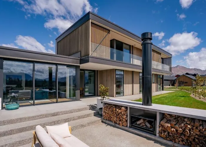 Mountain View Modern - Large Home With Bar & Hot Tub