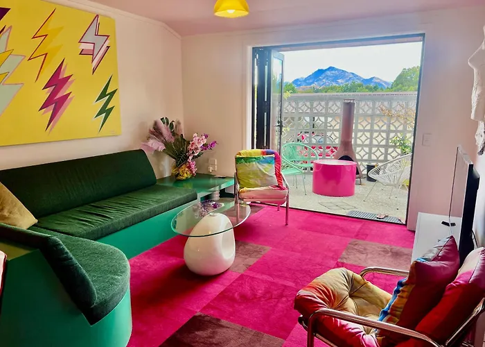 Designers Dream, Tokyo Pop Art Apartment With Courtyard, Fire & Views