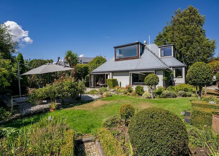 Mountain View Retreat - Wanaka Holiday Home