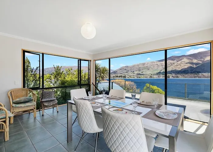 Lakeside Serenity - Wanaka Holiday Home