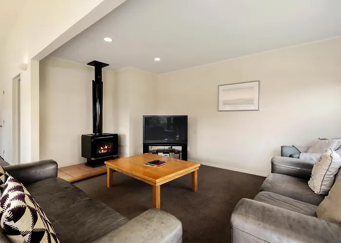 Downtown Wanaka - Wanaka Holiday Home