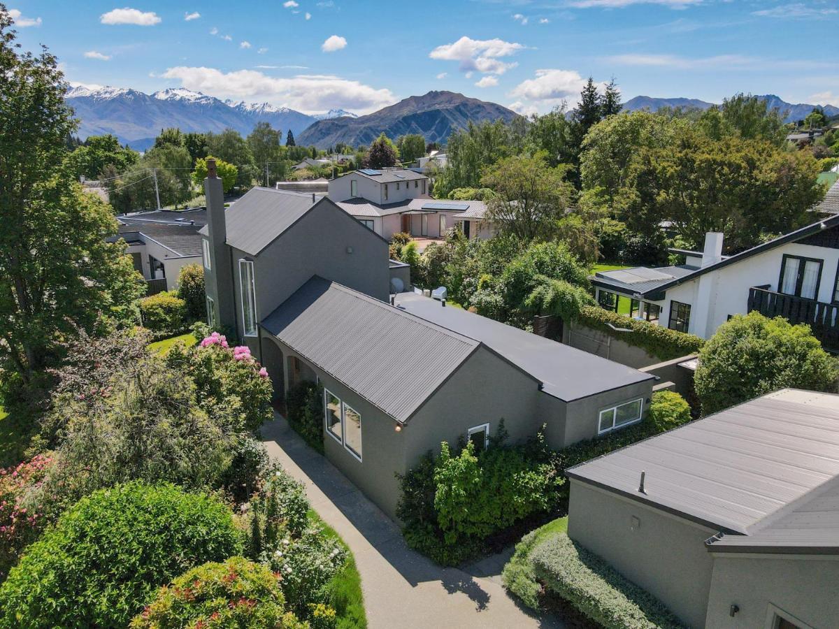 Lismore Views * Wanaka
