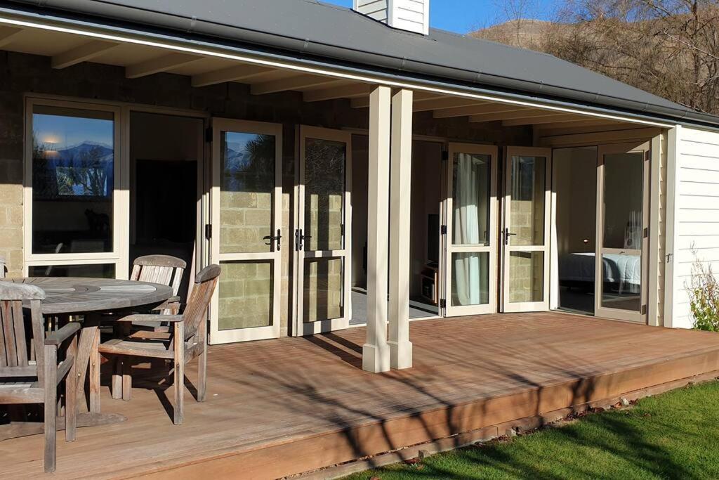 Meadowstone Executive Close To Villa