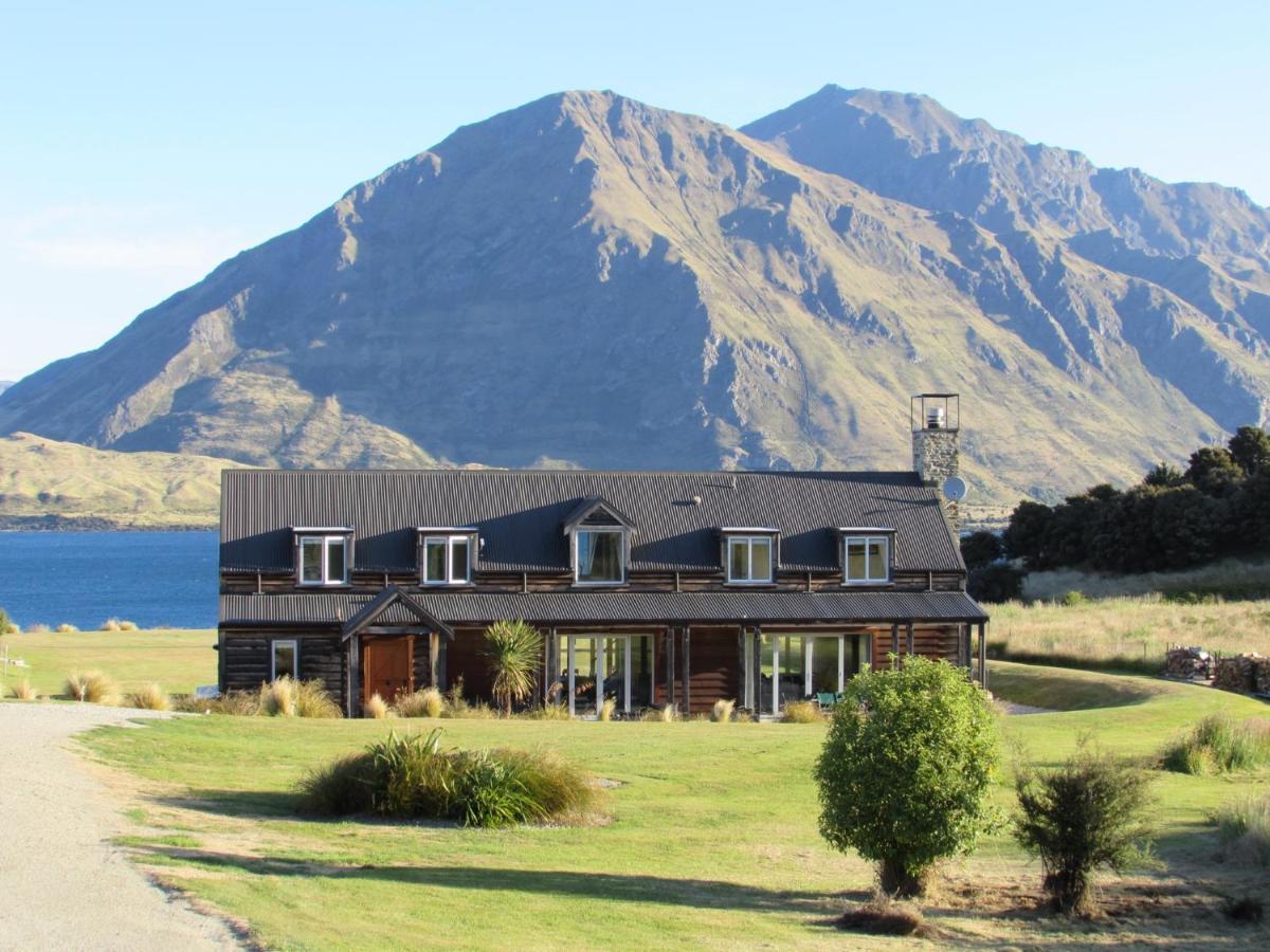 Buchanan - 60 Acres On Lakefront Holiday home Wanaka