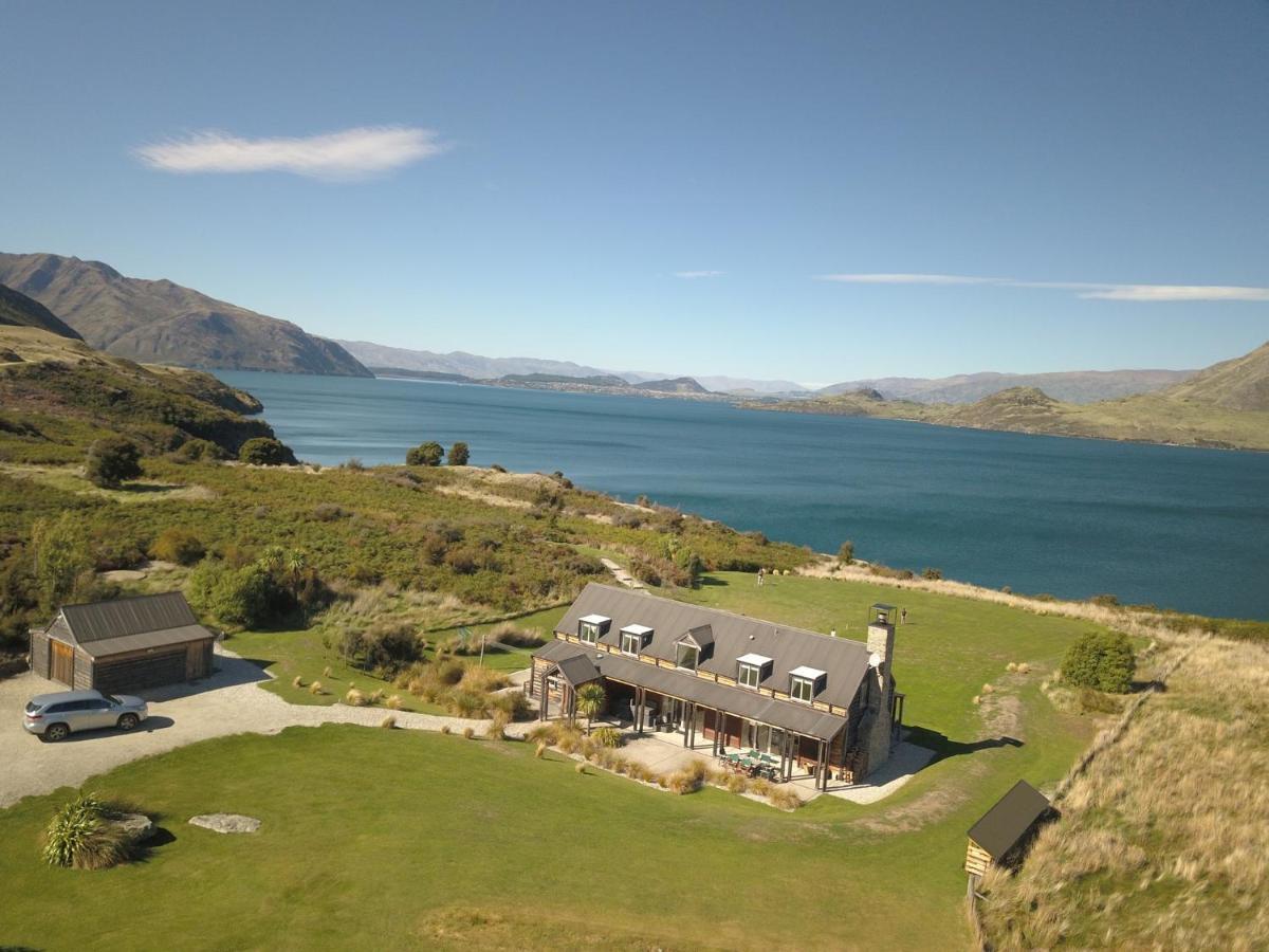 Buchanan - 60 Acres On Lakefront Holiday home Wanaka