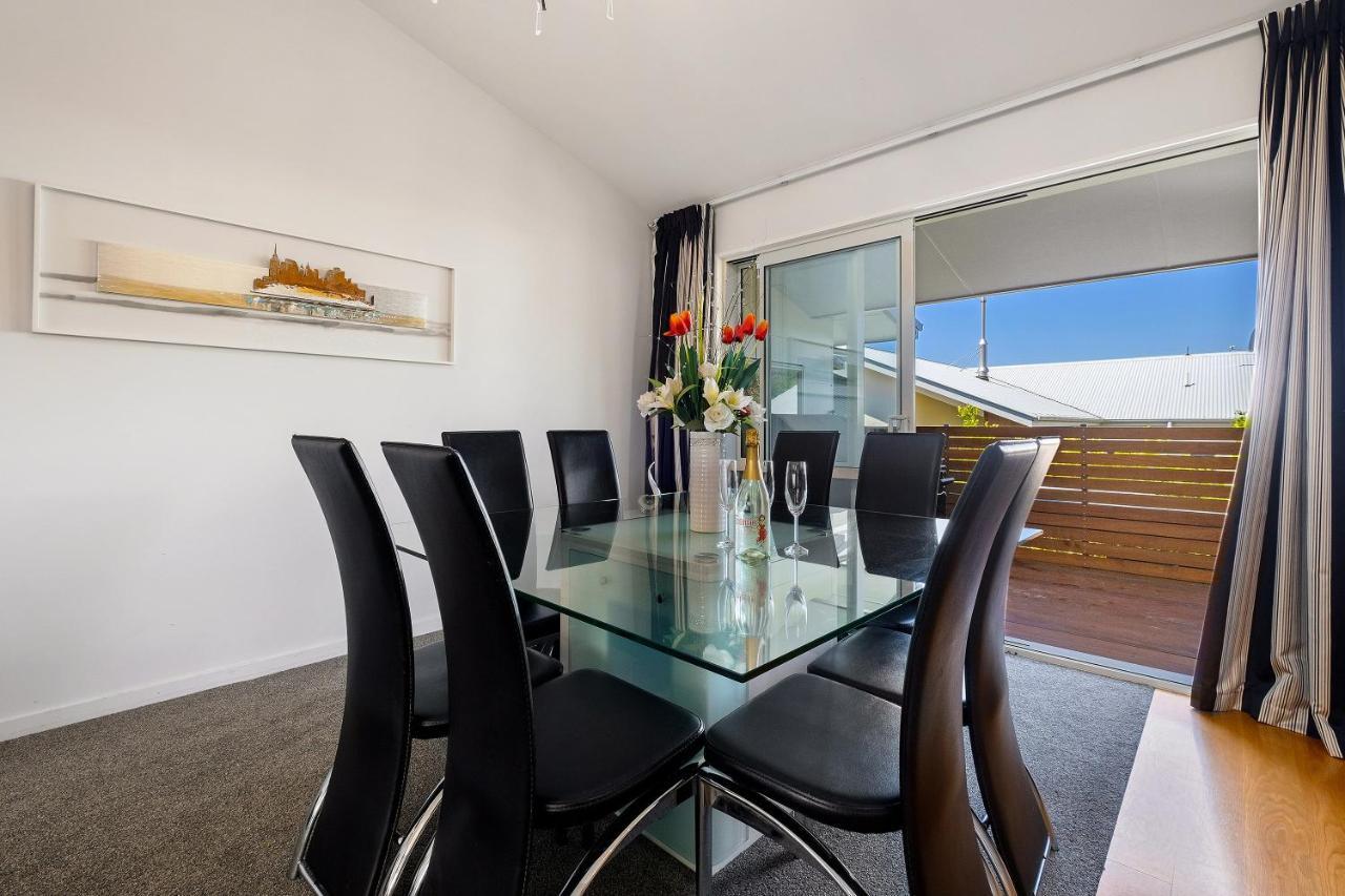 Lakeside Luxury - Holiday home Wanaka