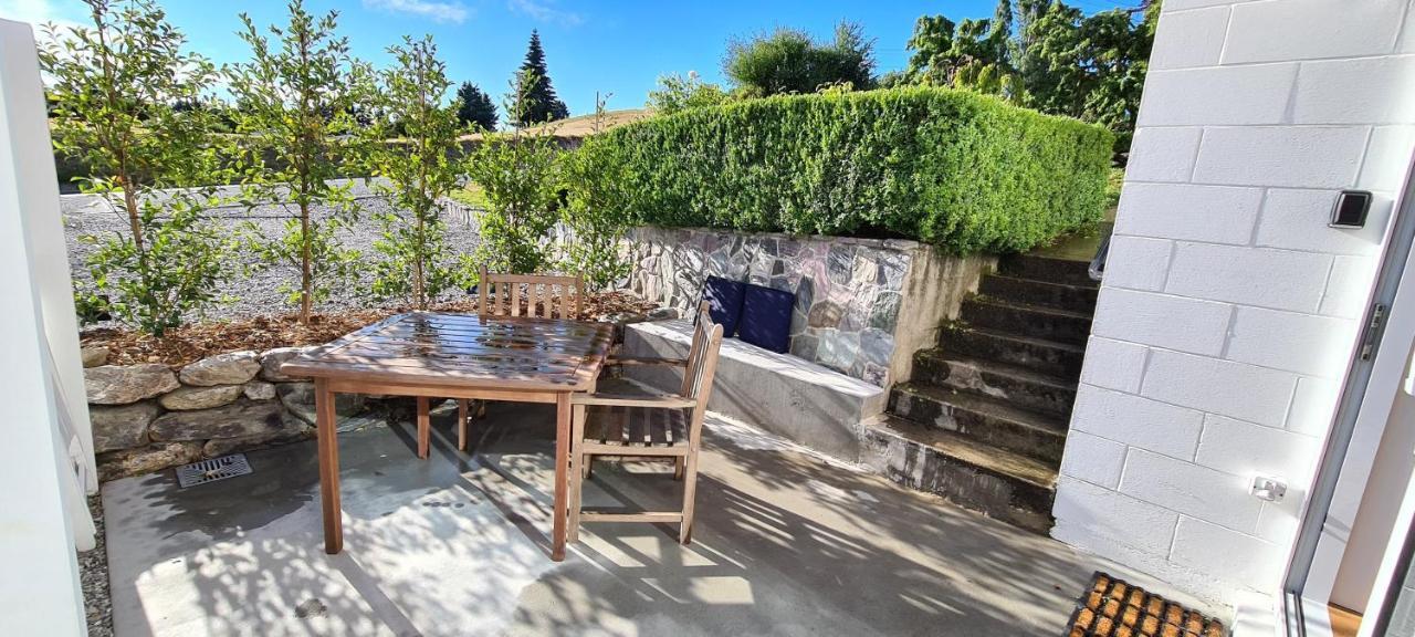Kowhai - Private Opposite Golf Course Apartment *