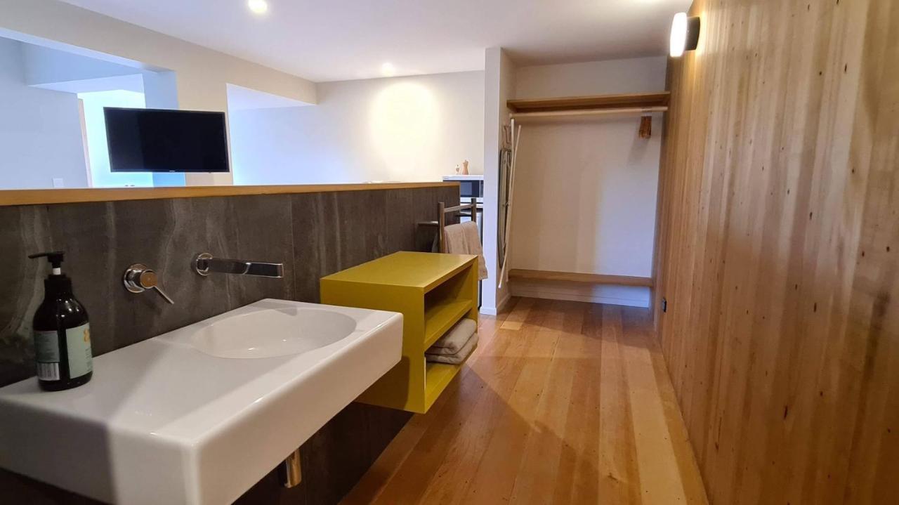 Kowhai -private Opposite Golf Course In *