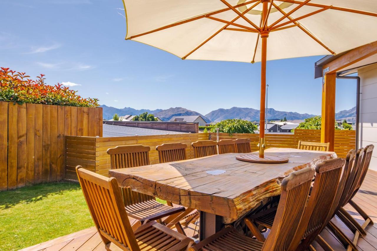 Lakeside Luxury - *