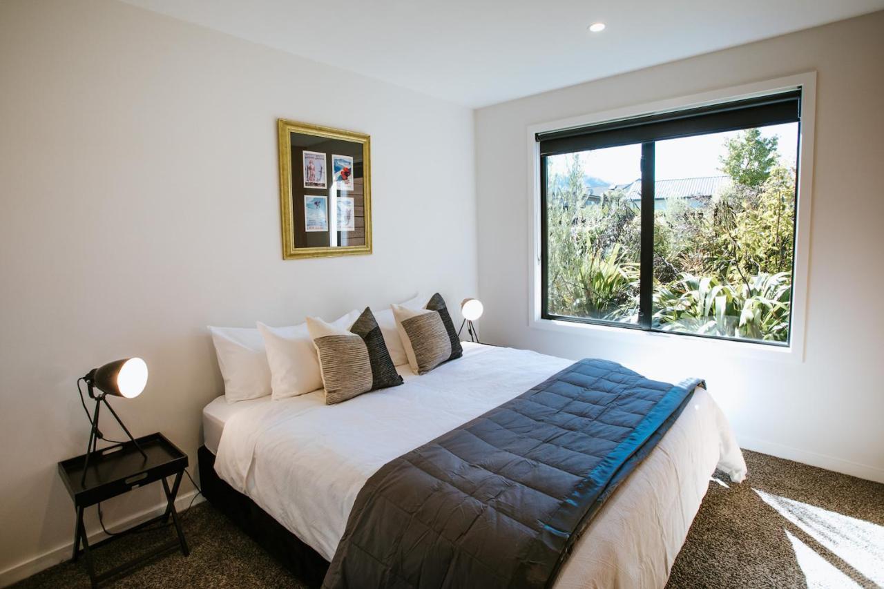 Minaret Ridge - Sleeps 8 - Mountain Views Holiday home *